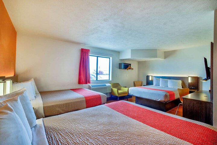 Motel 6 Percival IA