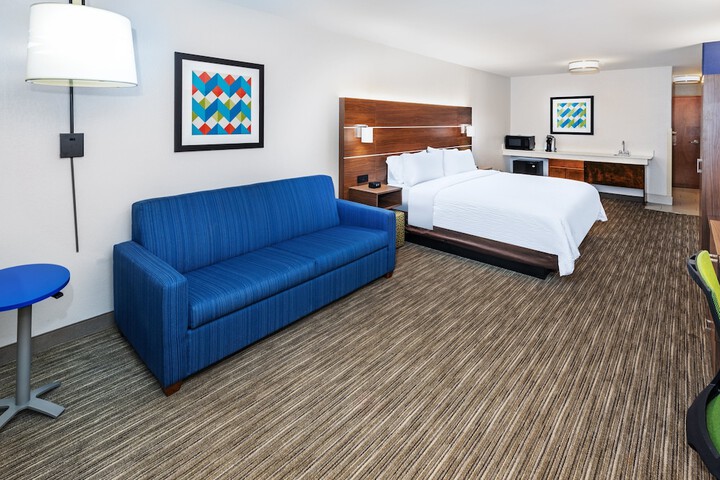 Room 17 of 34