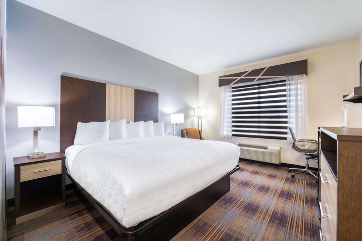 Clarion Pointe Madison Huntsville