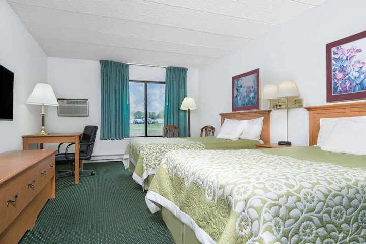 Room 10 of 13