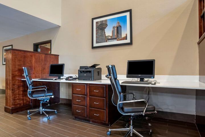 Business Center 28 of 28