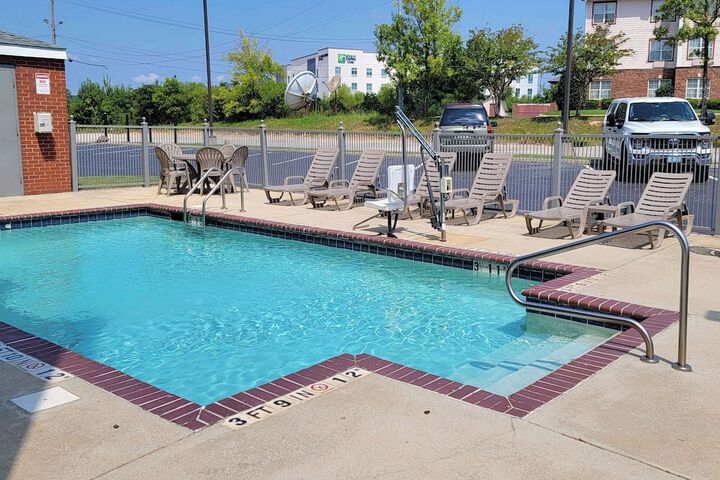 Pool 10 of 41