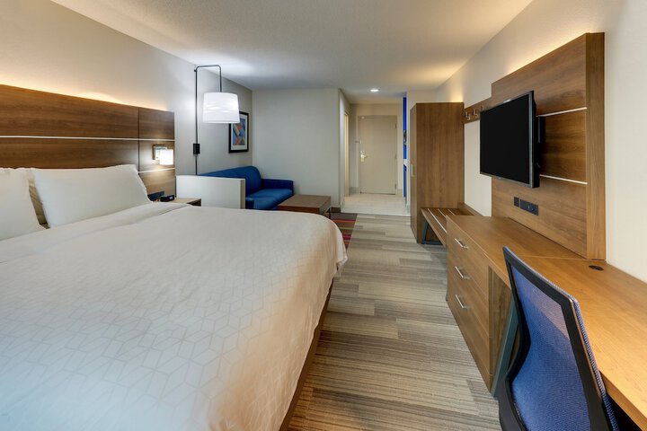 Room 9 of 39