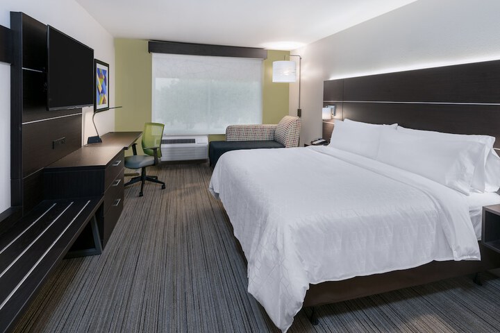 Room 12 of 33