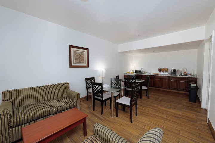 America Inn & Suites