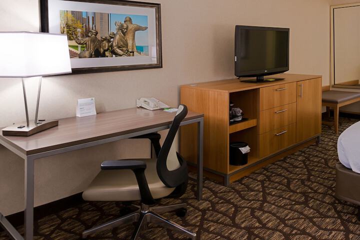 Holiday Inn Hotel & Suites Warren by IHG