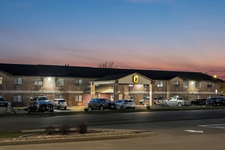 Super 8 by Wyndham Farmington