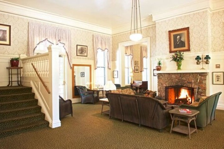 Wawona Hotel