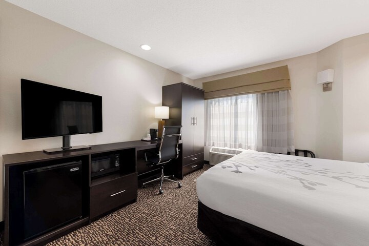 Room 32 of 48