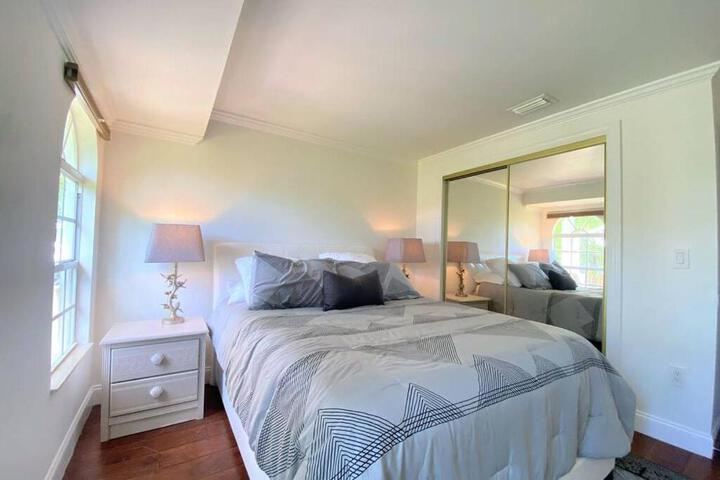 Cheerfull 4 / bed/ 3 Bath / pool / best Location