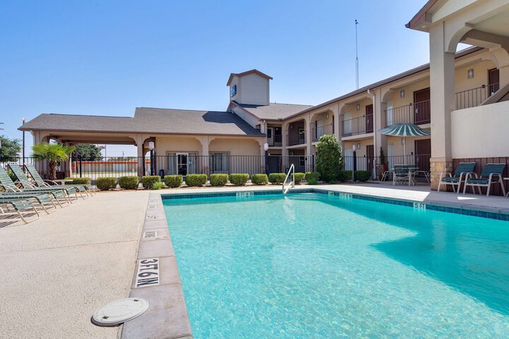 Pool 5 of 25
