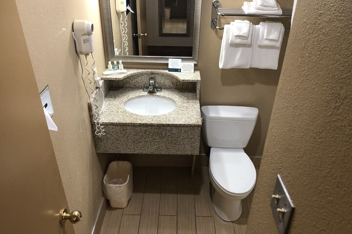 Room 9 of 38