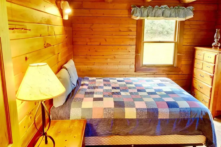 Majestic Vista Mountainside Cabin