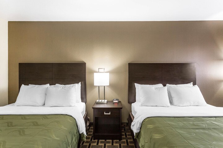 Room 28 of 35