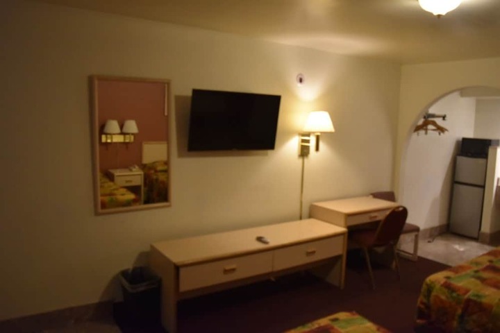 Room 6 of 10