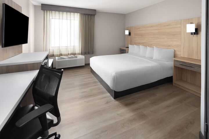 La Quinta Inn & Suites by Wyndham Mansfield OH