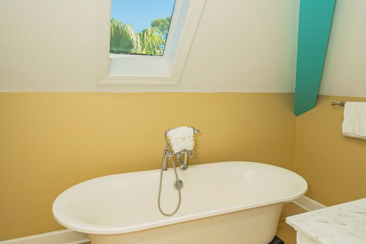Waters Edge Inn - Adults Only