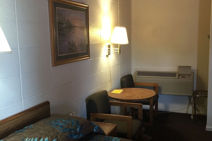 Room 17 of 44