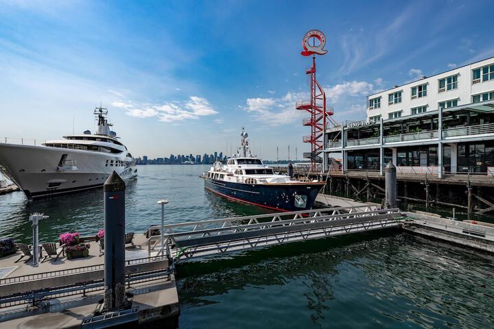 Coast Lonsdale Quay Hotel