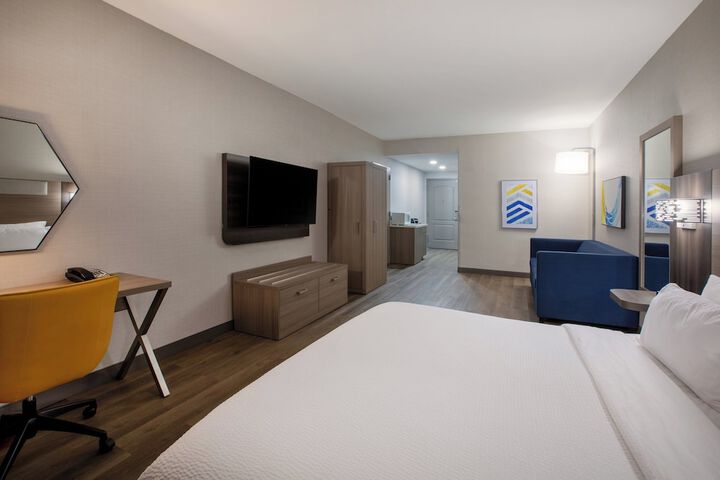 Holiday Inn Express & Suites Lathrop by IHG