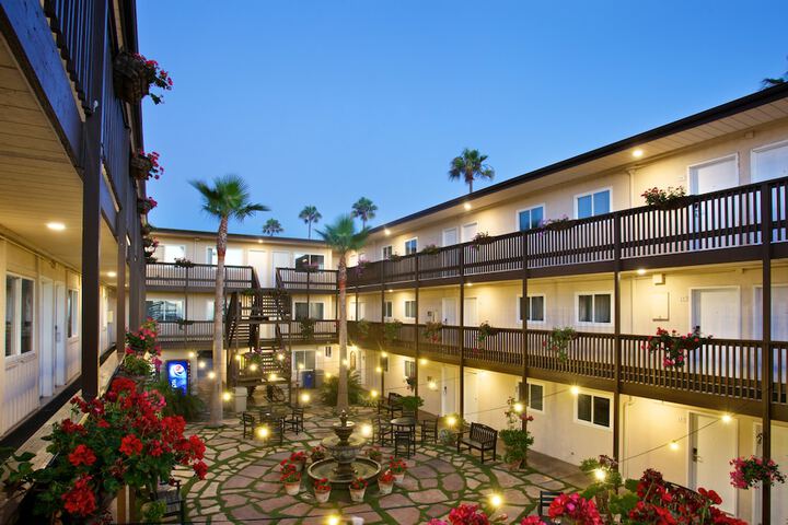 Hotel Exterior 55 of 69