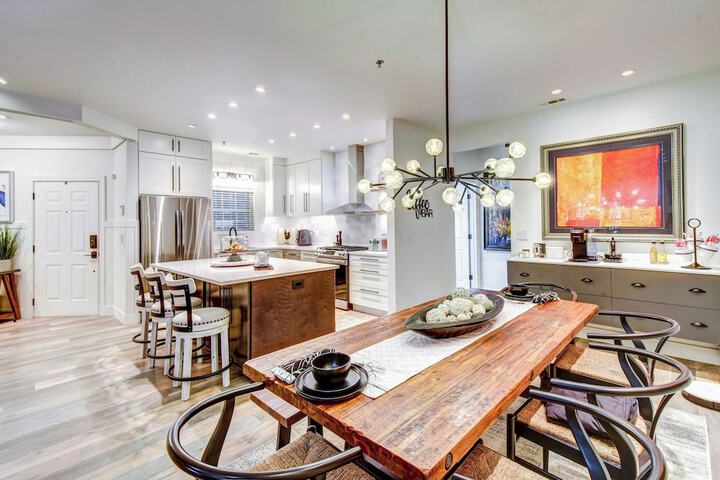 Modern Condo + Golf Course View Near Hiking!