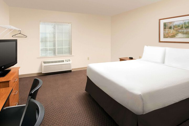 Room 8 of 16