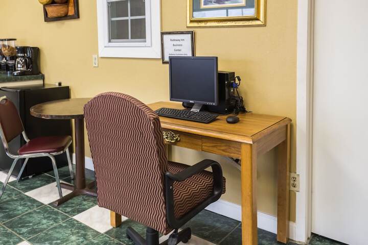 Business Center 27 of 29