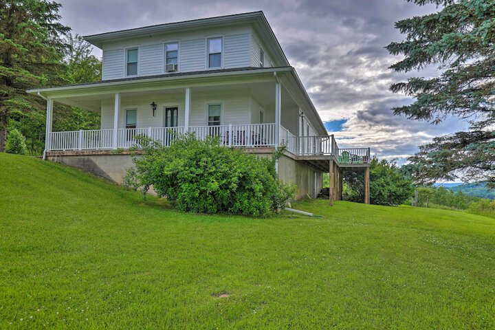 Apartment w / Shared Deck & View of Cowanesque Lake