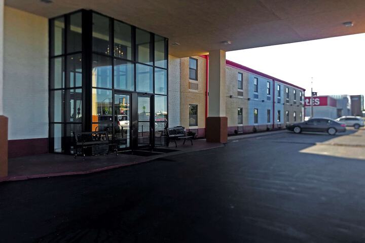 Econo Lodge Truman Inn
