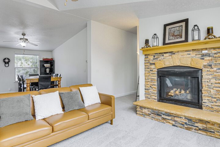 Secluded Boulder House - Next to National Forests!