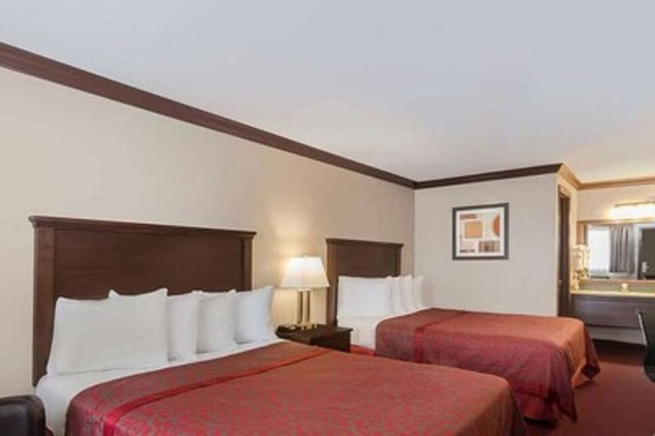 Days Inn by Wyndham Auburn