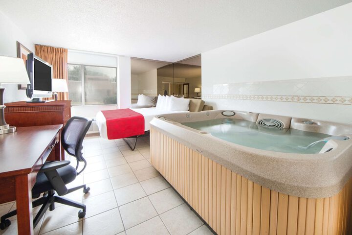 Ramada by Wyndham Enid