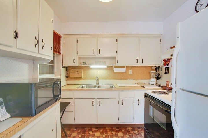 Pets Welcome: Cozy Home w / Pool in Margate!