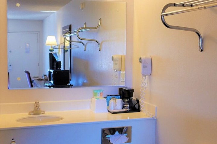 Room 13 of 22