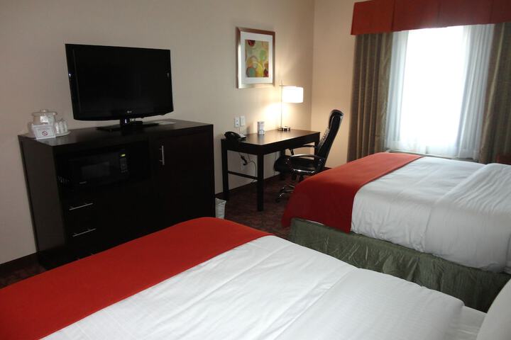 Room 10 of 14