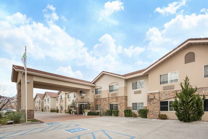 Hotel 5 of 55