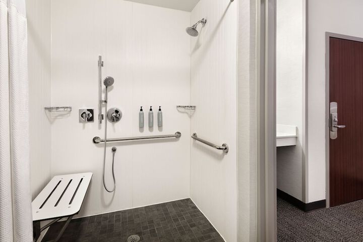 Room 16 of 38