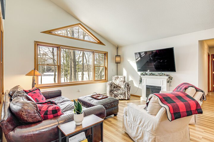 Lakefront Home w / Private Beach in Rhinelander!
