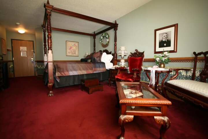 Room 10 of 25