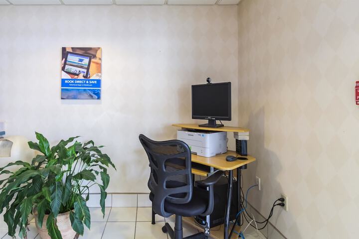 Business Center 36 of 37