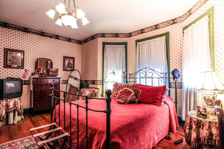Room 27 of 40
