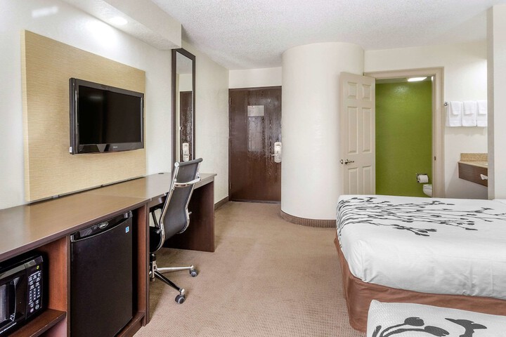 Room 28 of 45
