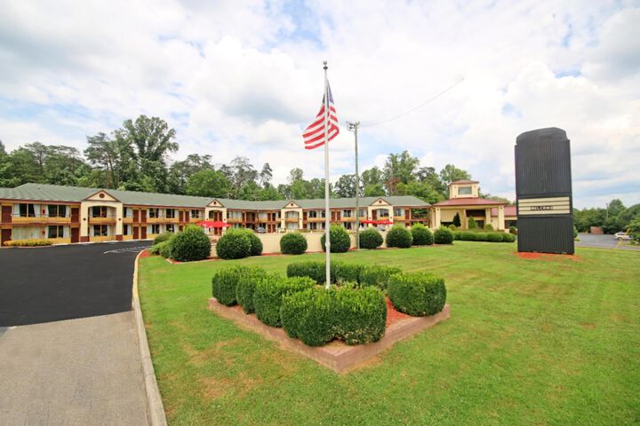 Americas Best Value Inn Pilot Mountain