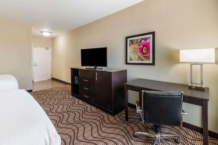 La Quinta Inn & Suites by Wyndham Artesia