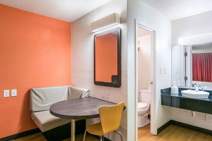 Room 44 of 46