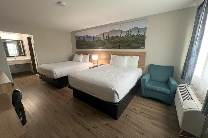 Room 11 of 28