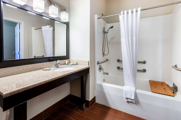 La Quinta Inn & Suites by Wyndham Roswell