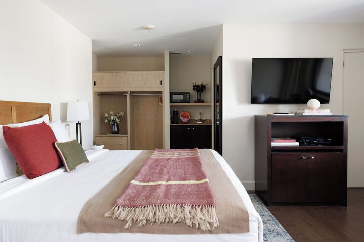 The Andrew Hotel
