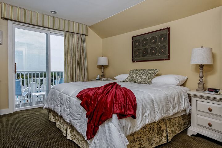 Glen Cove Inn & Suites